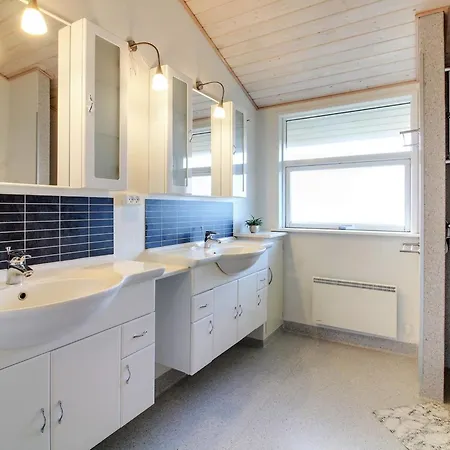 Semesterbostad Elsbeth - 500m From The Sea By Interhome